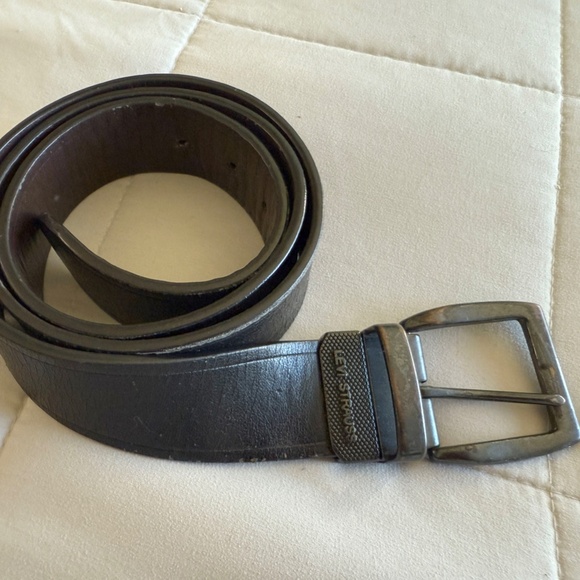 Levi's Mens Black Leather Belt Size 40 - Picture 3 of 6